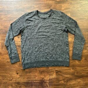 Lululemon Breeze By Long Sleeve Shirt 
Polar Spots Titanium Black 
Size 10